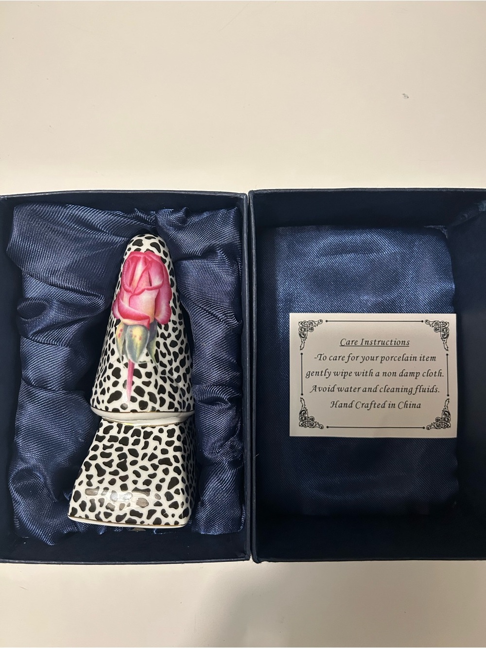Sorelle Fine Porcelain with Pink Rose and Black Speckle Pattern and Gold Trim